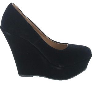 Delicacy Black Wedges
